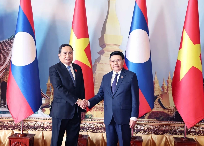 Vietnamese, Lao top legislators hold talks