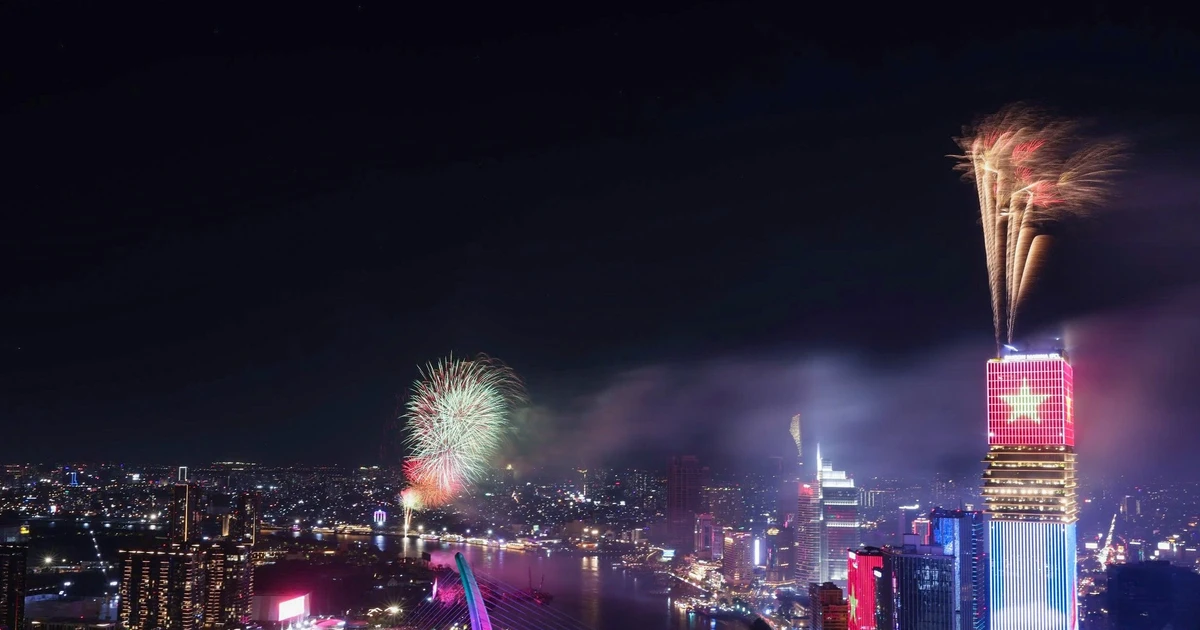 In Pictures: Dazzling fireworks light up sky over Ho Chi Minh City to ...