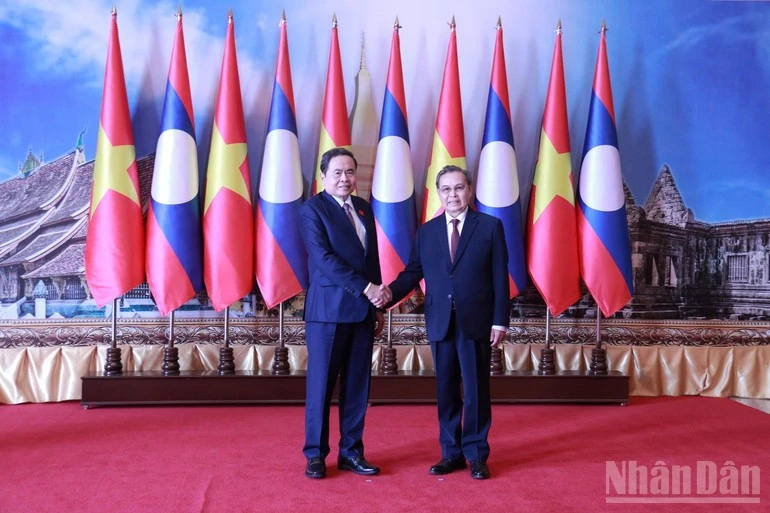 NA Chairman meets Lao counterpart in Vientiane
