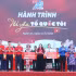 National flags presented to Nghe An Provincial Youth Union at the ceremony (Photo: thanhnien.vn)