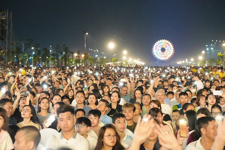 Large numbers of visitors and local residents attended the opening ceremony of Ha Nam Culture and Tourism Week 2025. Large numbers of visitors and local residents attended the opening ceremony of Ha Nam Culture and Tourism Week 2025.