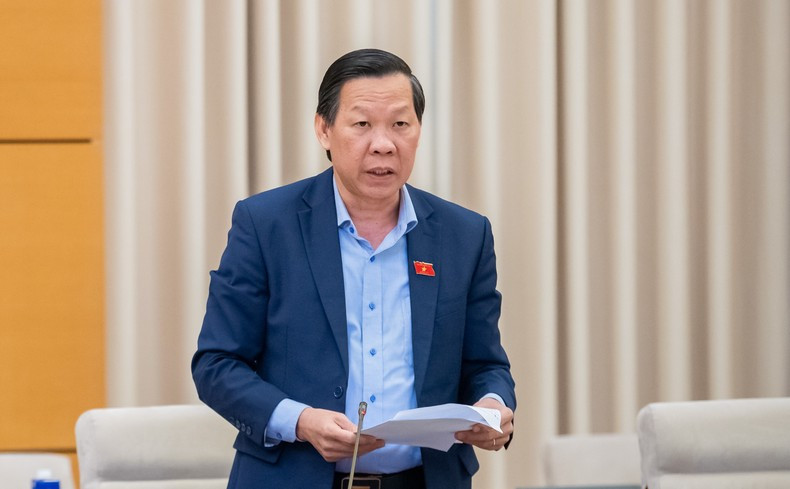 Chairman of the Economic and Financial Affairs Committee Phan Van Mai presents the audit report. (Photo: DUY LINH)