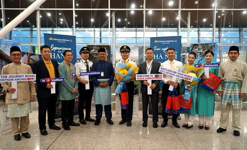 Currently, Vietnam Airlines operates 10 flights per week from Vietnam to Kuala Lumpur.