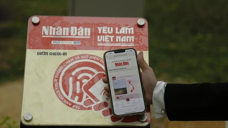 NFC chip-integrated board of the "Love Vietnam So Much" project located at Dien Bien Phu Victory Museum.