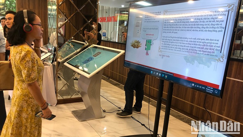 Readers enjoy audiobooks. Readers enjoy audiobooks.