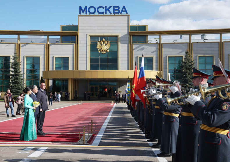 Official welcoming for General Secretary To Lam and his spouse at Vnukovo 2 Airport, Moscow (Photo: VNA) Official welcoming for General Secretary To Lam and his spouse at Vnukovo 2 Airport, Moscow (Photo: VNA)