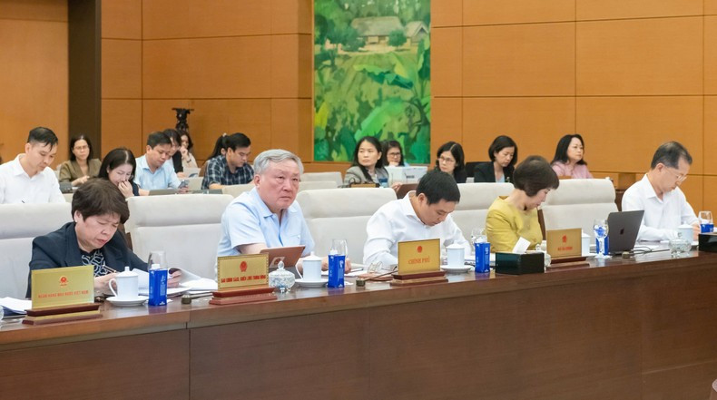 Permanent Deputy Prime Minister Nguyen Hoa Binh and delegates attending the meeting. (Photo: DUY LINH)