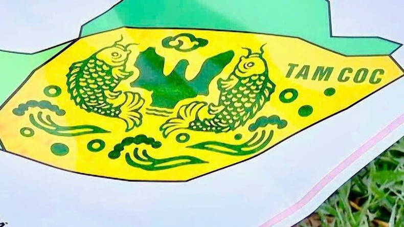 The “Carp Leaping Over the Dragon Gate” artwork symbolises perseverance, creativity, and determination in overcoming hardship. Additionally, the carp is a symbol of longevity and good fortune.