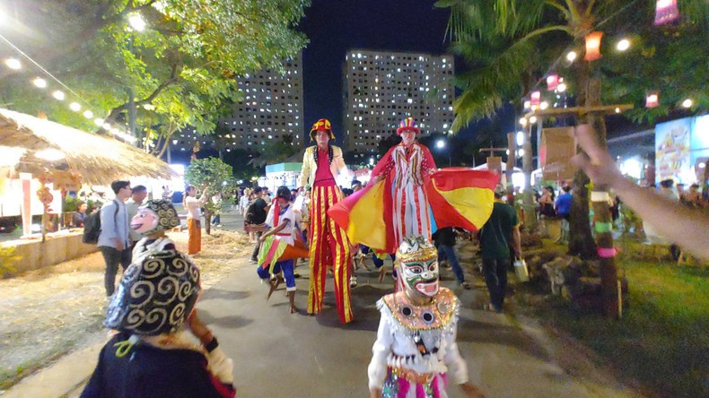 Cultural and artistic activities during the festival. Cultural and artistic activities during the festival.