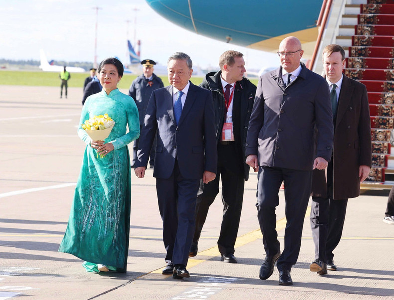 General Secretary To Lam and his spouse arrive in Moscow, commencing an official visit to the Russian Federation and attending the 80th anniversary of Victory Day in the Great Patriotic War (Photo: VNA) General Secretary To Lam and his spouse arrive in Moscow, commencing an official visit to the Russian Federation and attending the 80th anniversary of Victory Day in the Great Patriotic War (Photo: VNA)