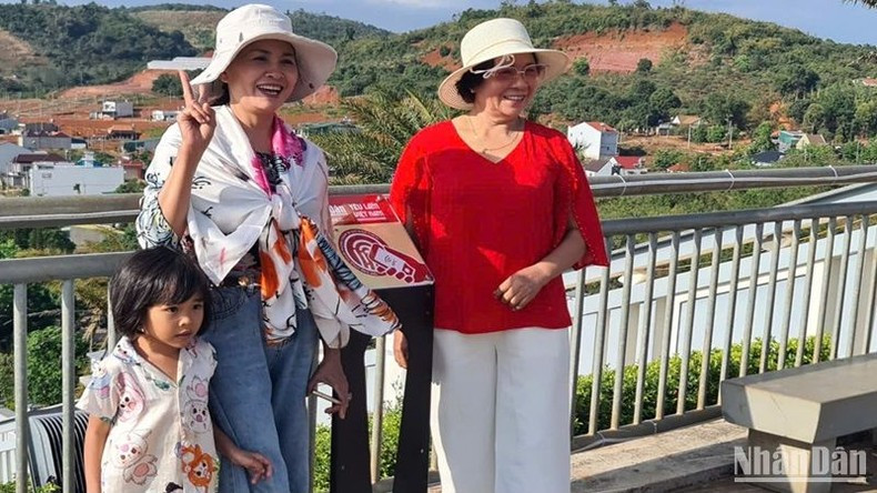 Visitors are excited to experience this new technology with the NFC chip-embedded check-in boards. Visitors are excited to experience this new technology with the NFC chip-embedded check-in boards.