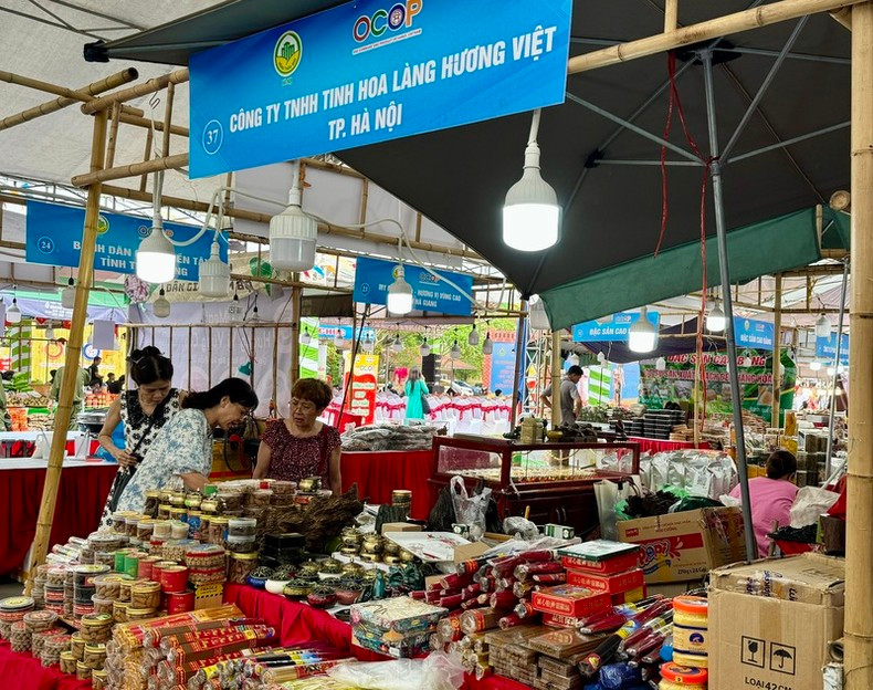 Display products from Tinh Hoa Lang Huong Viet Co., Ltd. Display products from Tinh Hoa Lang Huong Viet Co., Ltd.