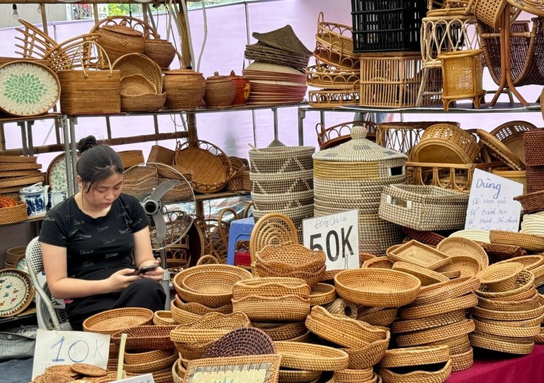 Phuc Quang bamboo and rattan products from Chuong My, Ha Noi. Phuc Quang bamboo and rattan products from Chuong My, Ha Noi.