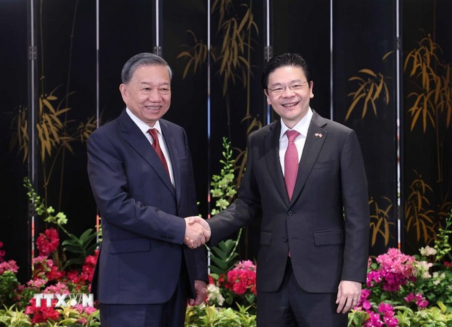 Party General Secretary To Lam (L) and Singaporean Prime Minister Lawrence Wong during the former's recent trip to Singapore (Photo: VNA) Party General Secretary To Lam (L) and Singaporean Prime Minister Lawrence Wong during the former's recent trip to Singapore (Photo: VNA)