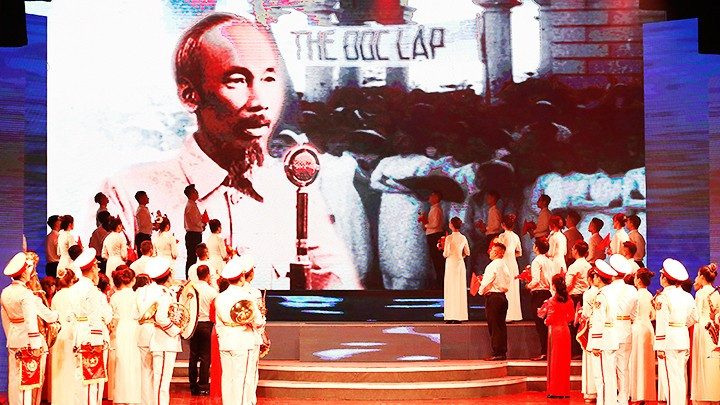 Uncle Ho's ideology "Nothing is more precious than independence and freedom" is the guiding light in the journey to build a prosperous and happy Vietnam. Photo: LE MINH