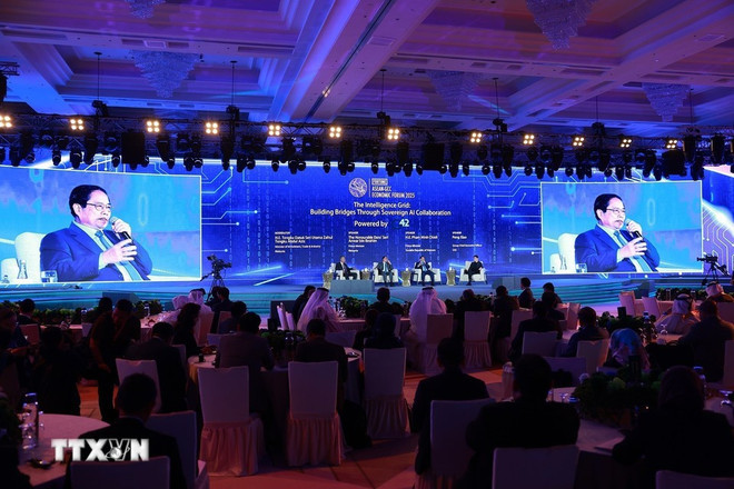 Prime Minister Pham Minh Chinh speaks at a high-level discussion session titled “The Intelligence Grid: Building Bridges Through Sovereign AI Collaboration” in Kuala Lumpur on May 28. (Photo: VNA)