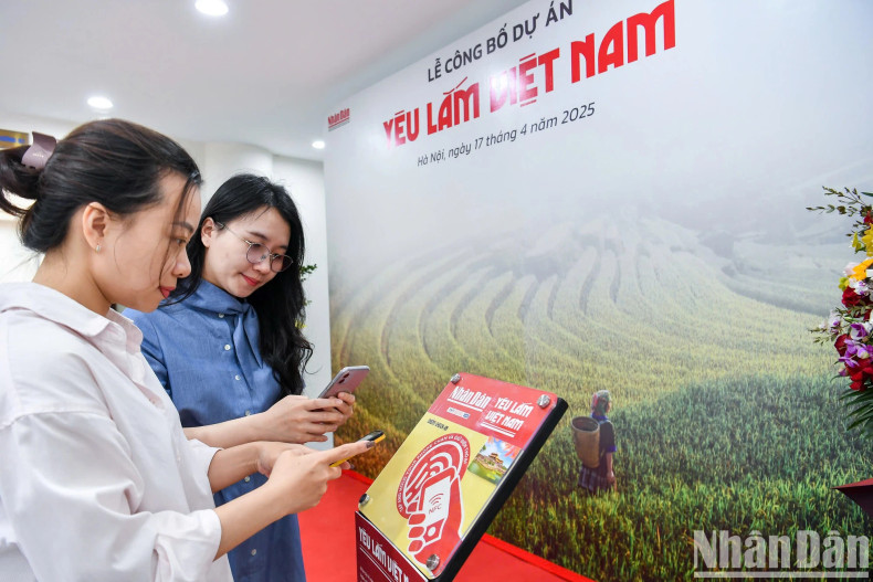 An NFC sign was placed within the event area for public interaction. With the NFC sign, people can simply scan to join the “Love Vietnam So Much” journey without needing to install an app.