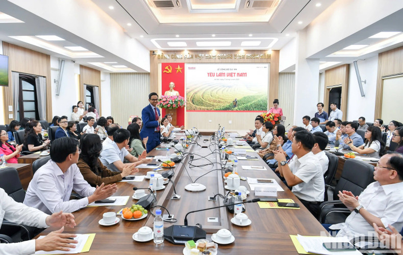 An overview of the project launching ceremony.