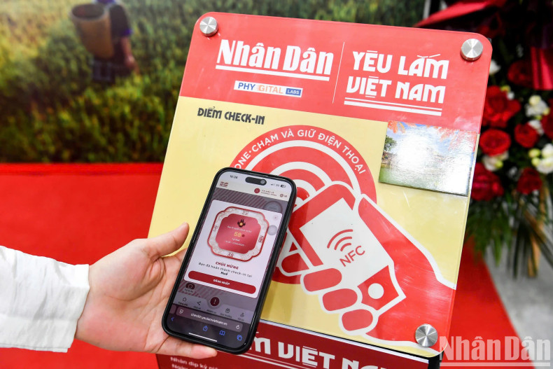 With the NFC sign, people can simply scan to join the “Love Vietnam So Much” journey without needing to install an app.