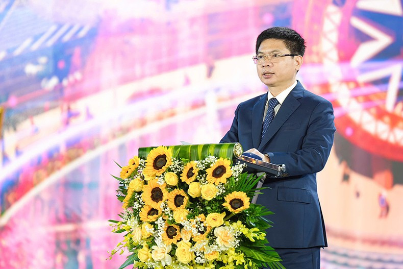 Comrade Truong Quoc Huy, Secretary of the Provincial Party Committee and Chairman of the People’s Committee of Ha Nam Province, speaks at the ceremony. Comrade Truong Quoc Huy, Secretary of the Provincial Party Committee and Chairman of the People’s Committee of Ha Nam Province, speaks at the ceremony.