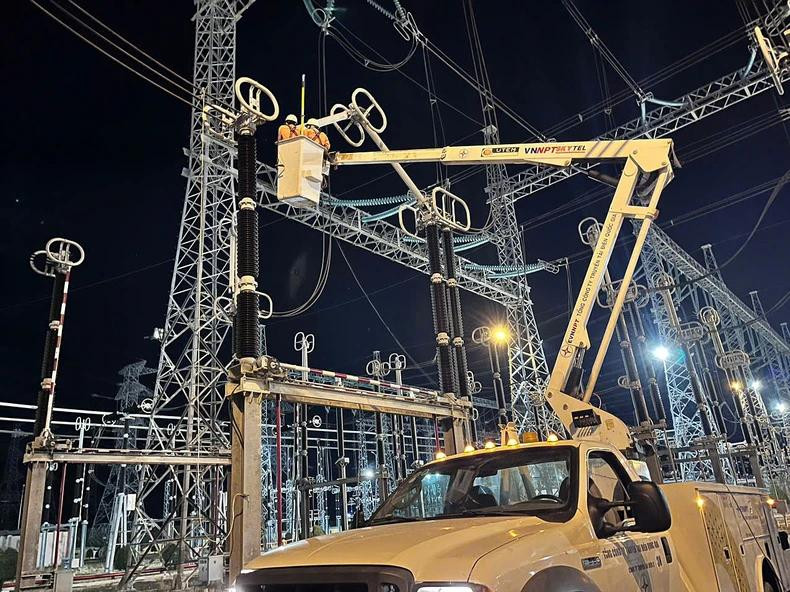Nighttime power outage for equipment maintenance at the 500kV Vinh Tan substation. (Photo: PTC3) Nighttime power outage for equipment maintenance at the 500kV Vinh Tan substation. (Photo: PTC3)