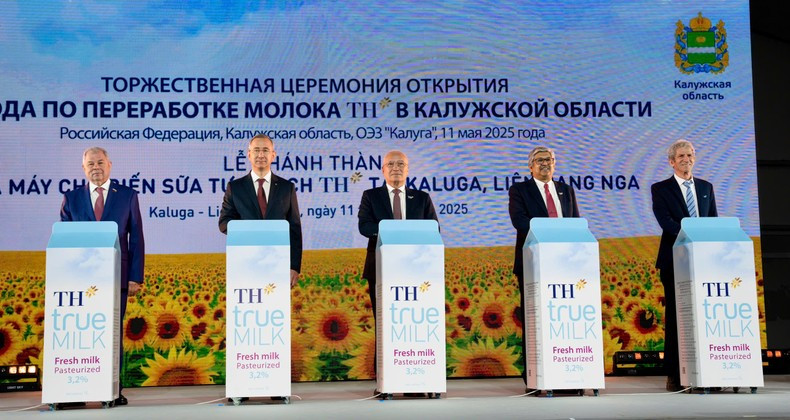 Delegates press the button to inaugurate the TH dairy plant in Kaluga (Russia).