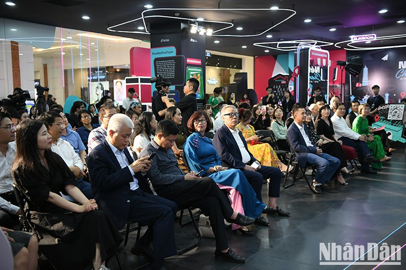 Representatives from various provinces, cities, and cultural experts attended the event. Representatives from various provinces, cities, and cultural experts attended the event.