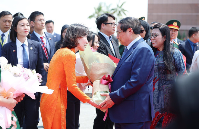 At the farewell ceremony for Prime Minister Pham Minh Chinh and his spouse in Kuala Lumpur, Malaysia. (Photo: VNA) At the farewell ceremony for Prime Minister Pham Minh Chinh and his spouse in Kuala Lumpur, Malaysia. (Photo: VNA)