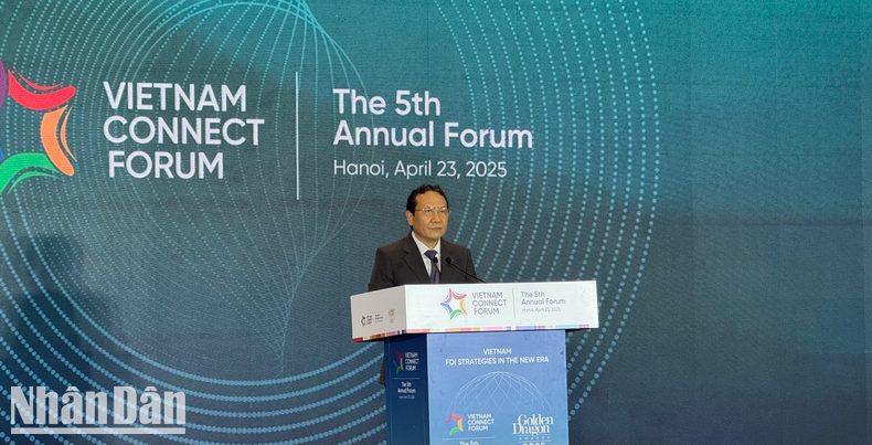 Nguyen Hong Son, Deputy Head of the Central Commission for Policy and Strategy, shared insights on enhancing the quality and effectiveness of foreign investment cooperation within the FDI sector. Nguyen Hong Son, Deputy Head of the Central Commission for Policy and Strategy, shared insights on enhancing the quality and effectiveness of foreign investment cooperation within the FDI sector.