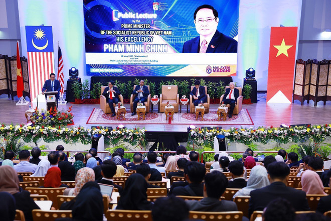 Vietnamese Prime Minister Pham Minh Chinh speaks at National University of Malaysia (Photo: VNA)