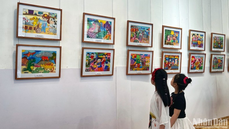 Vibrant Children's Art Exhibition opens in Hanoi ảnh 1