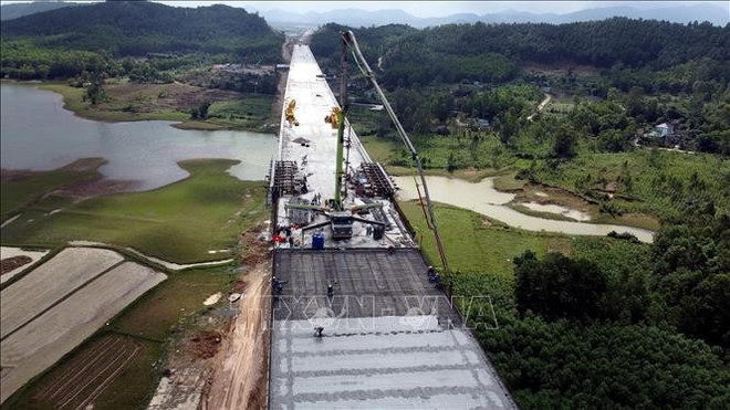 Regarding amending and supplementing a number of articles of the law on investment in the PPP form, the draft law proposes expanding the category of eligible investors in PPP investment. - Illustrative image (Photo: VNA)