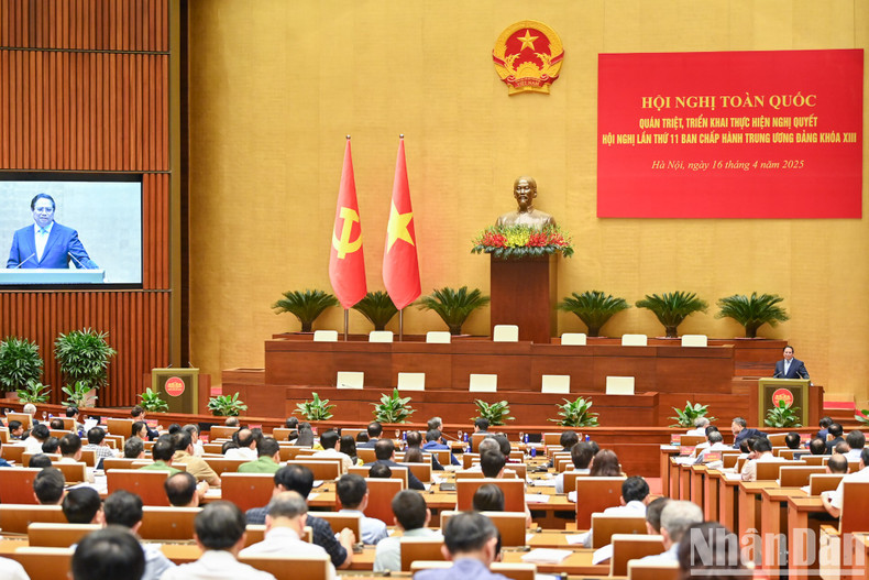 Prime Minister Pham Minh Chinh delivered a presentation on the draft documents for the 14th National Party Congress. Prime Minister Pham Minh Chinh delivered a presentation on the draft documents for the 14th National Party Congress.