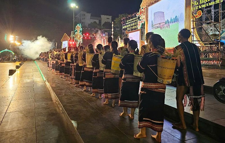 The festival gathers nearly 800 artisans in the province