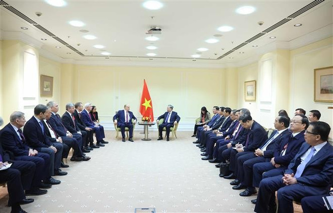 At the meeting (Photo: VNA) At the meeting (Photo: VNA)