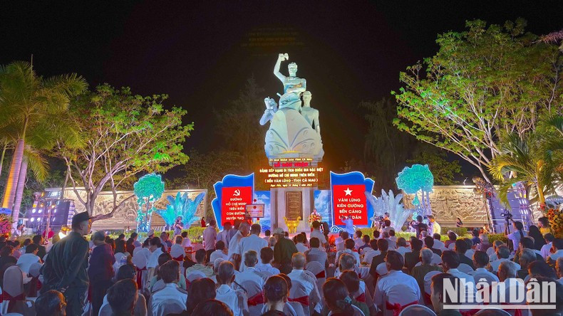 The ceremony to receive the Special National Monument Certificate for the Ho Chi Minh Trail at Sea. (Photo: NDO) The ceremony to receive the Special National Monument Certificate for the Ho Chi Minh Trail at Sea. (Photo: NDO)
