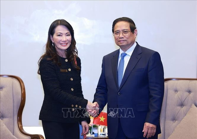 Prime Minister Pham Minh Chinh (R) receives Jareeporn Jarukornsakul, Chairwoman of WHA Group (Thailand). (Photo: VNA) Prime Minister Pham Minh Chinh (R) receives Jareeporn Jarukornsakul, Chairwoman of WHA Group (Thailand). (Photo: VNA)