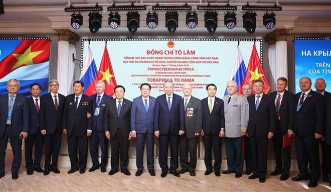 General Secretary of the Communist Party of Viet Nam Central Committee To Lam and Russian intellectuals, scholars, and experts. (Photo: VNA) General Secretary of the Communist Party of Viet Nam Central Committee To Lam and Russian intellectuals, scholars, and experts. (Photo: VNA)