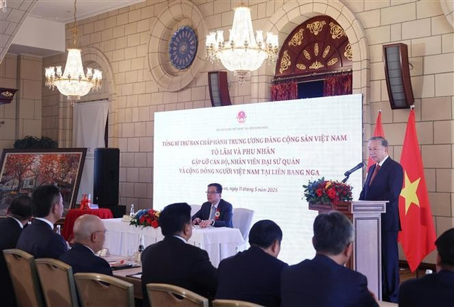 Party General Secretary To Lam speaks at the meeting with the Vietnamese embassy's staff and representatives of the Vietnamese community in Russia on May 11. (Photo: VNA)