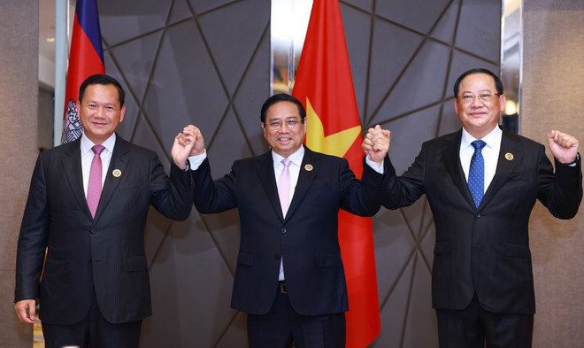 Vietnamese Prime Minister Pham Minh Chinh (centre) on May 26 has a working breakfast with Cambodian PM Samdech Thipadei Hun Manet (left) and Lao PM Sonexay Siphandone. (Photo: VNA)