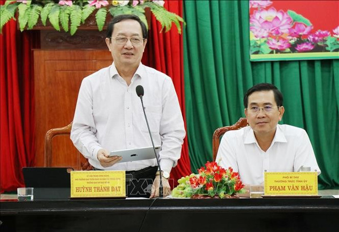 Huynh Thanh Dat, member of the Party Central Committee, Vice Chairman of its Commission for Information, Education and Mass Mobilisation, speaks at his working session with the Ninh Thuyan provincial Party Committee. (Photo: VNA)