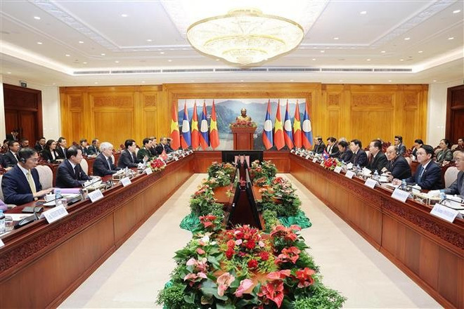 At the meeting between Vietnamese State President Luong Cuong and President of the Lao National Assembly (NA) Saysomphone Phomvihane. (Photo: VNA)