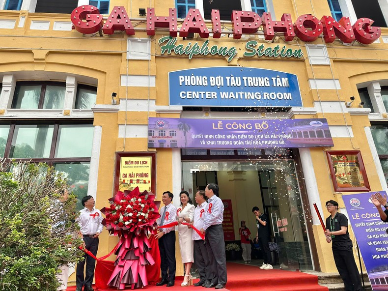 Hai Phong Railway Station officially recognised as a tourist attraction in the city of red flamboyant. Hai Phong Railway Station officially recognised as a tourist attraction in the city of red flamboyant.