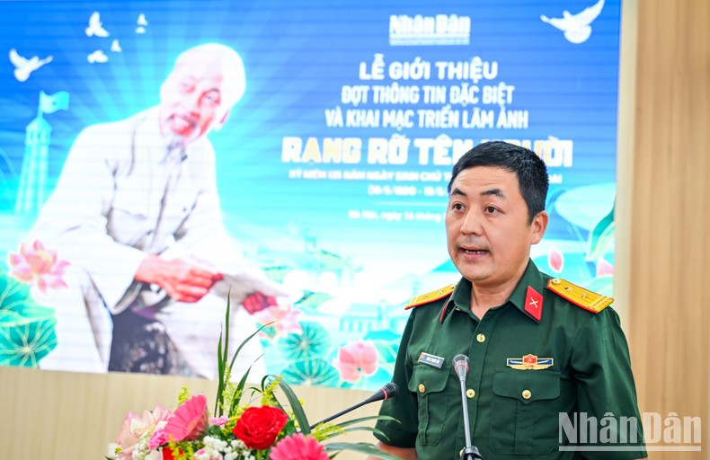 Dinh Trong Hai, Head of the Photography Department at the People’s Army Newspaper, shares his thoughts on the exhibition. Dinh Trong Hai, Head of the Photography Department at the People’s Army Newspaper, shares his thoughts on the exhibition.