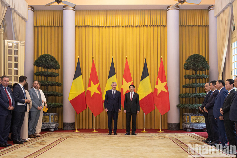 The Vietnam-Belgium document handover ceremony.