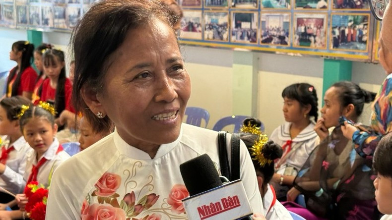 Thach Thi Lan, Principal of Tan Tien Khmer-Vietnam Friendship Primary School. Thach Thi Lan, Principal of Tan Tien Khmer-Vietnam Friendship Primary School.