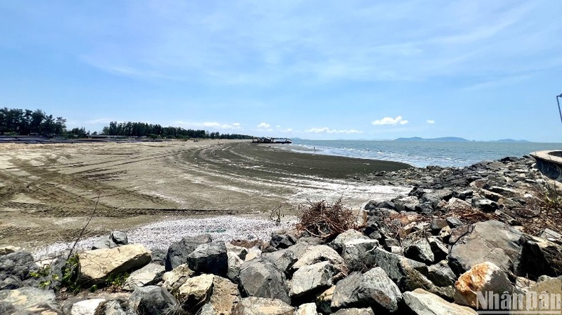 The beachfront areas of Long Hoa Commune and Can Thanh Town serve as the location for the project’s groundbreaking. The beachfront areas of Long Hoa Commune and Can Thanh Town serve as the location for the project’s groundbreaking.