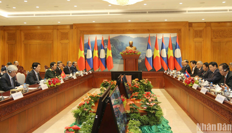President Luong Cuong meets Lao NA President Saysomphone Phomvihane.