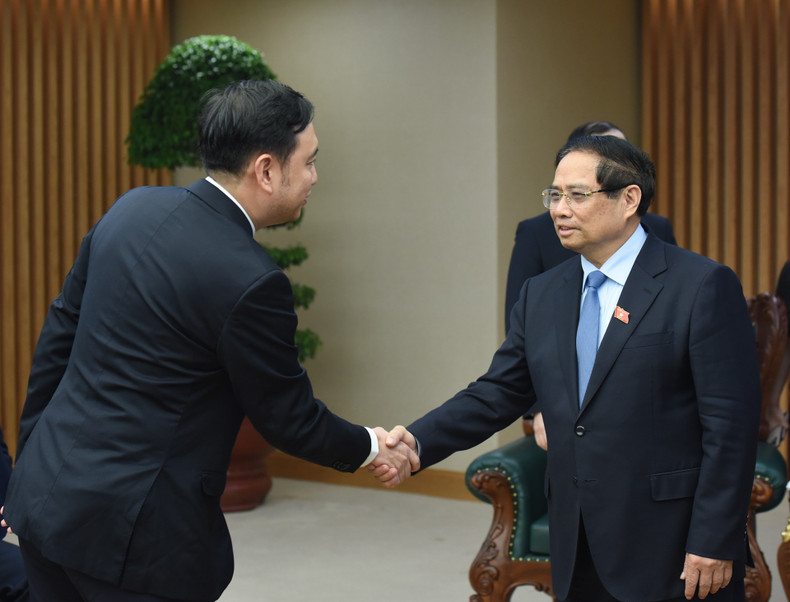 Prime Minister Pham Minh Chinh welcomed members of the delegation accompanying Zhou Jiayi, President of PowerChina Asia Pacific. (Photo: NDO)