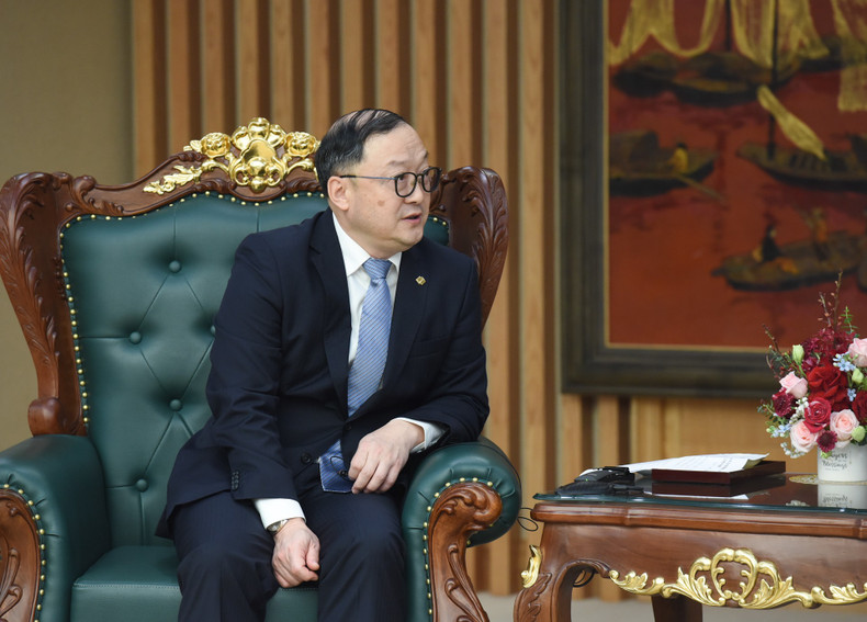 Zhou Jiayi, President of PowerChina Asia Pacific delivered a speech during the meeting. (Photo: NDO)